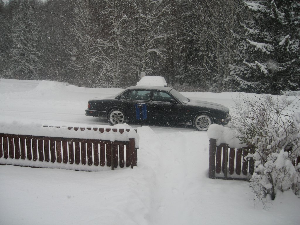 jag_091220-snowmobile
