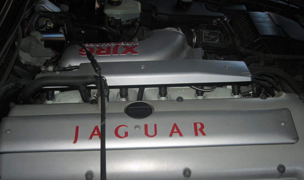jag_081102motor